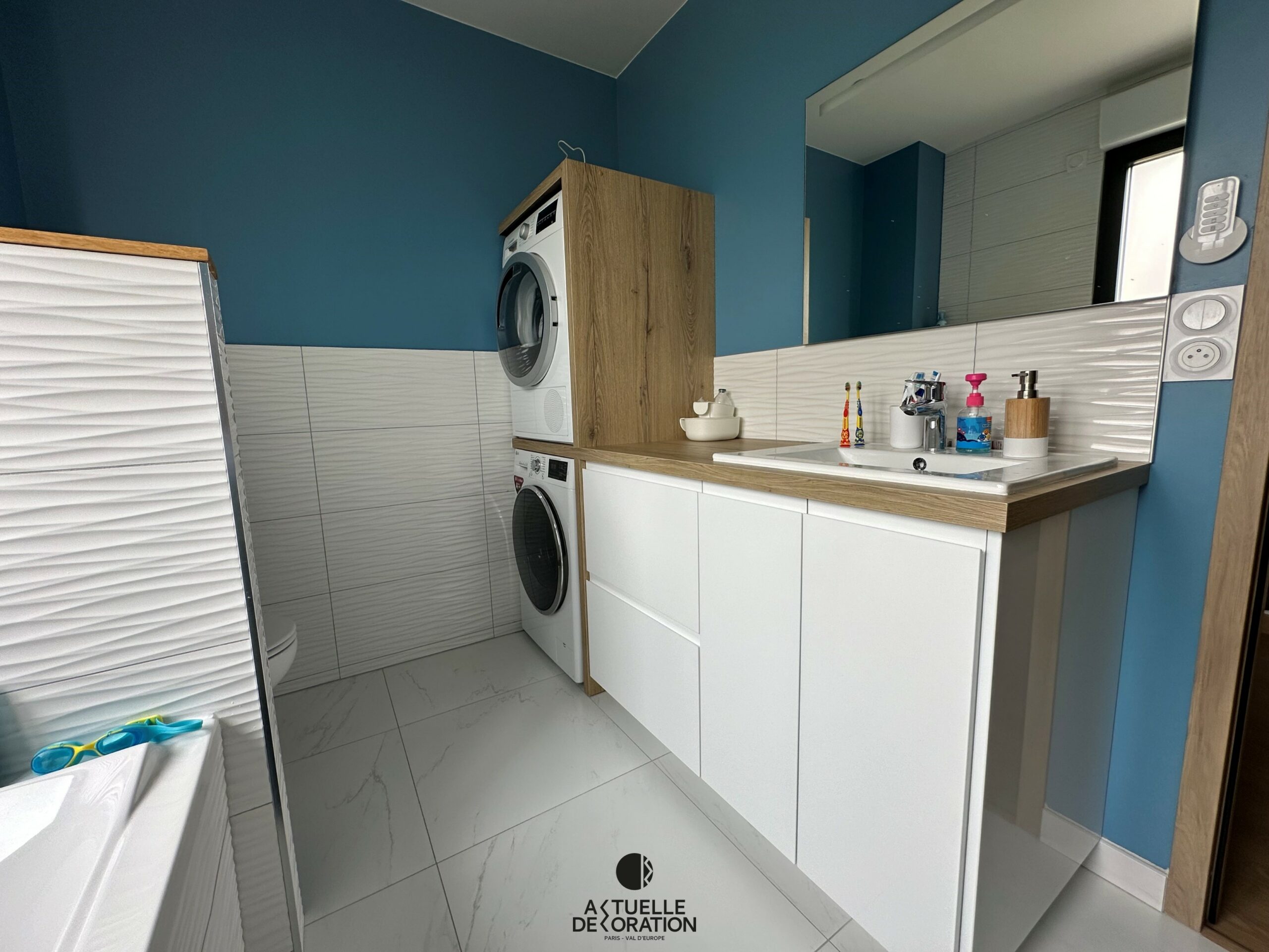 Aménagement d'une salle de bains avec buanderie