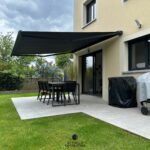 espace repas extérieur avec table 6/8 personnes