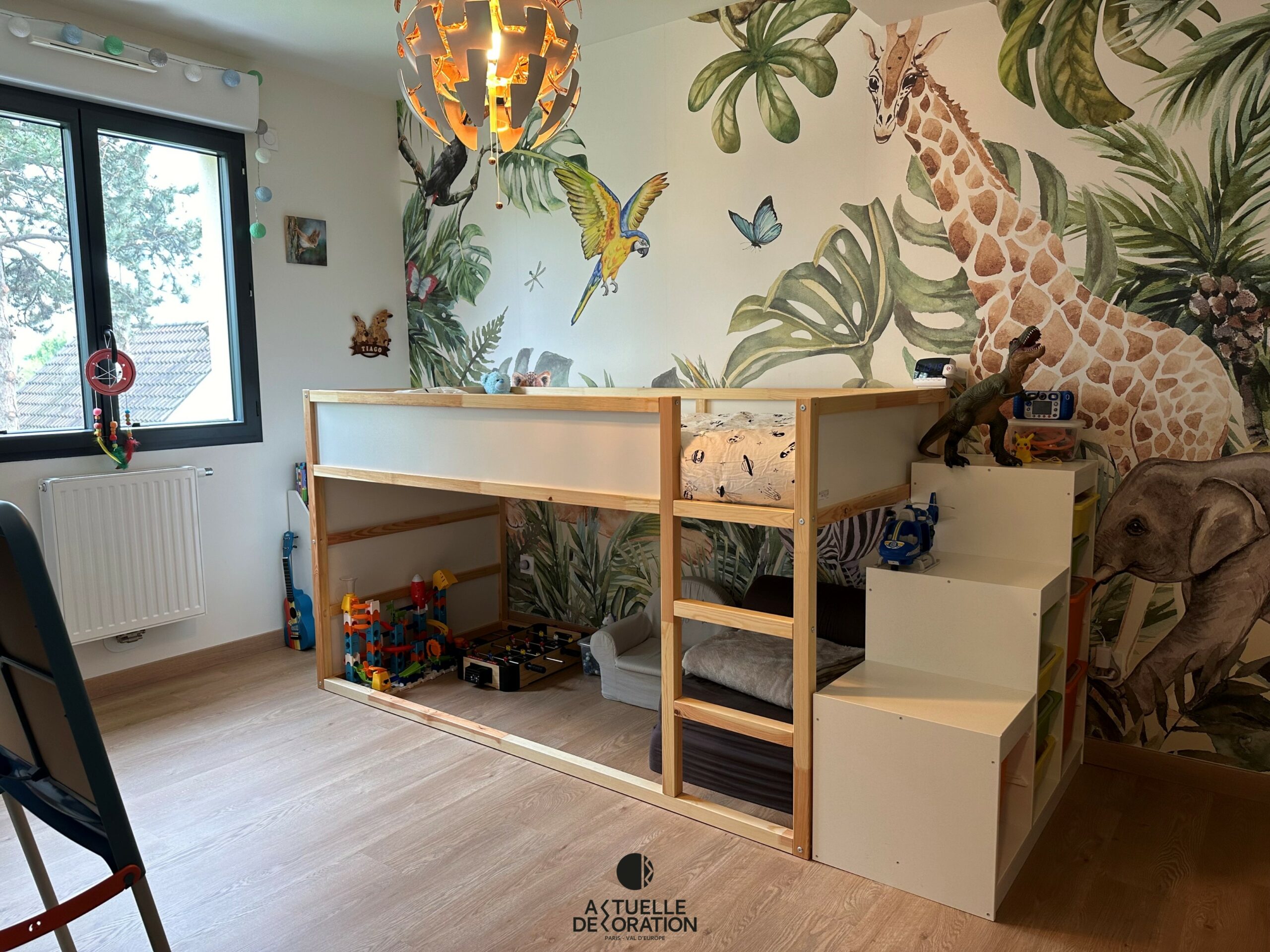 aménagement chambre enfant avec revêtement panoramique mural jungle